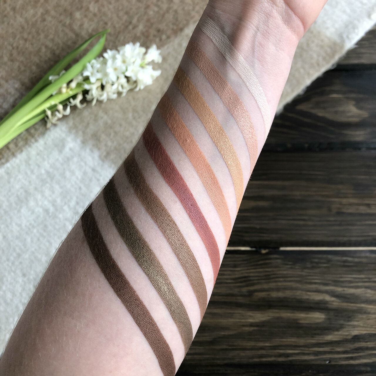 Rosen Gold Pressed Eye